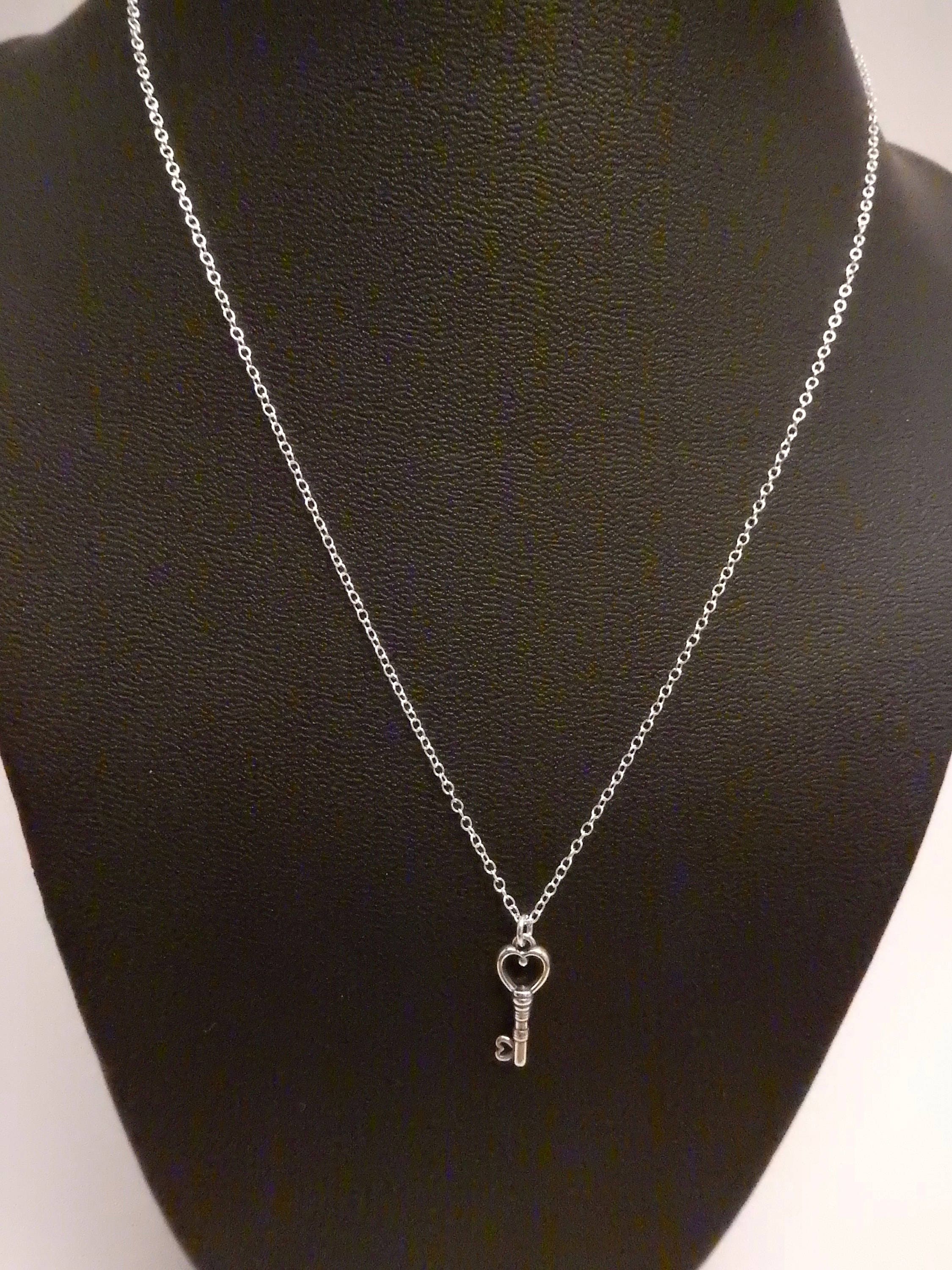 ■VINTAGE HOLLYWOOD■ Keyhole Heart Necklace VH249ONE001M Large Keyhole Necklace – Classic Hardware Jewelry
