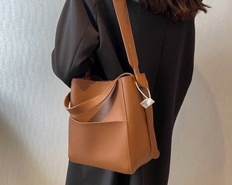 Brown Messenger Bag, Woman Simple Fashion Large Bucket Bag, Woman Crossbody Bags, Bucket Bag, Bucket Leather Bag, PU Leather Bucket bag.