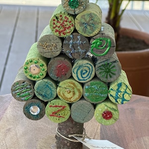 CORK THERAPY Small Green Wine Cork Christmas Tree
