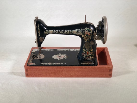 Lot - Vintage portable SINGER sewing machine in an original case