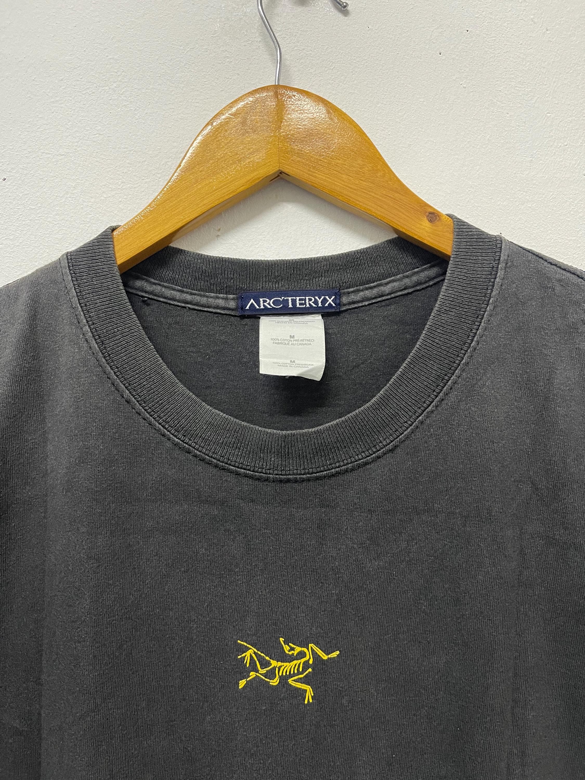 Vintage 00s Arc'teryx T-shirt / Streetwear / Skate Surf / Outdoor