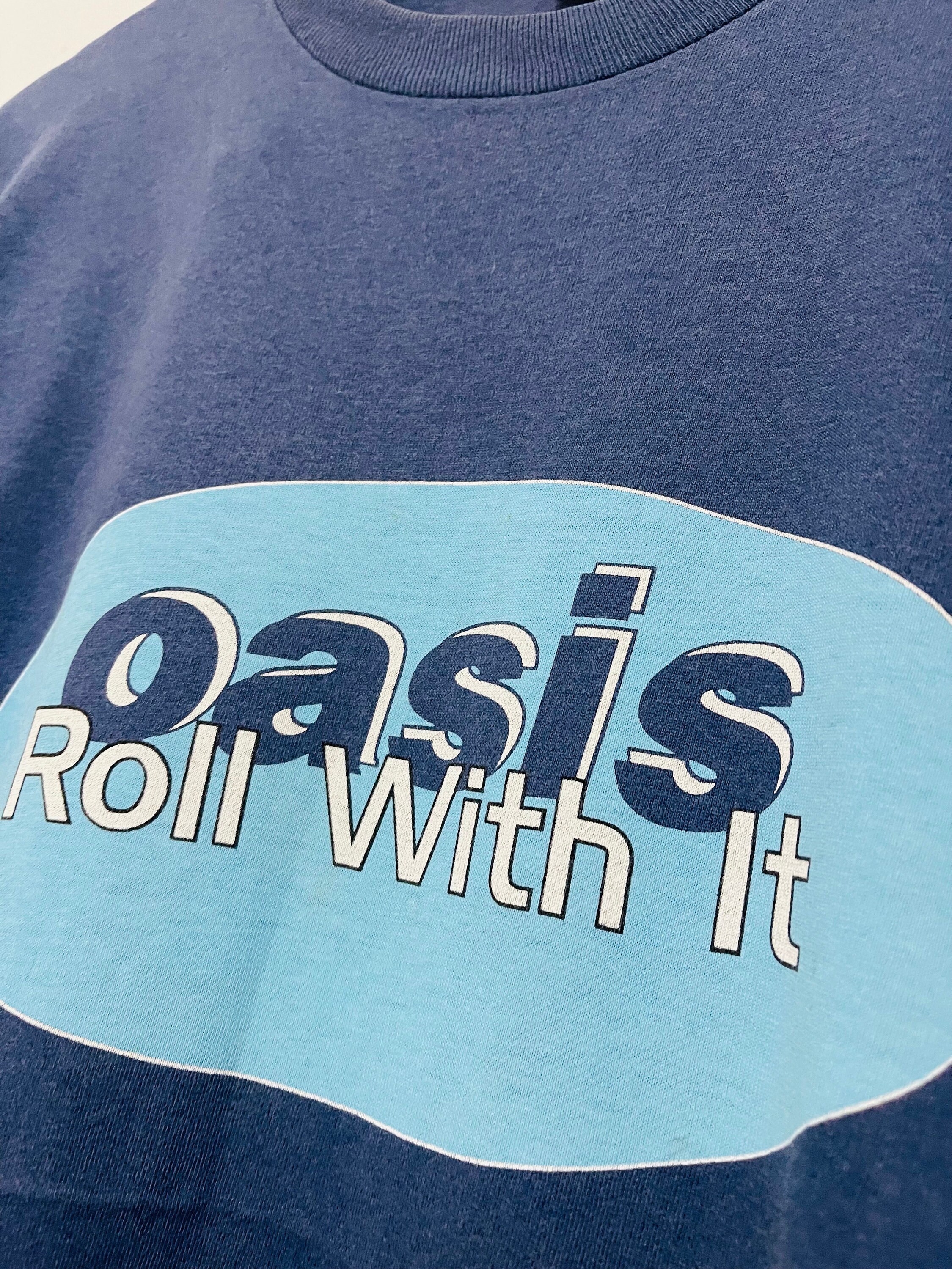 Vintage 90s Oasis Band : Roll With It 1995 T-shirt / Alt Rock