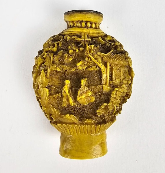 Vintage hand carved lidded - Gem Vintage hand carved lidded - Gem