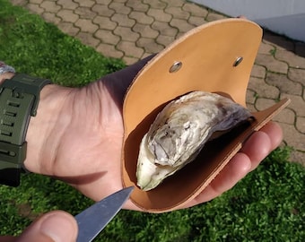 Protector de mano de cuero para abrir ostras.
