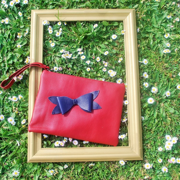 Pochette rouge et bleue en cuir