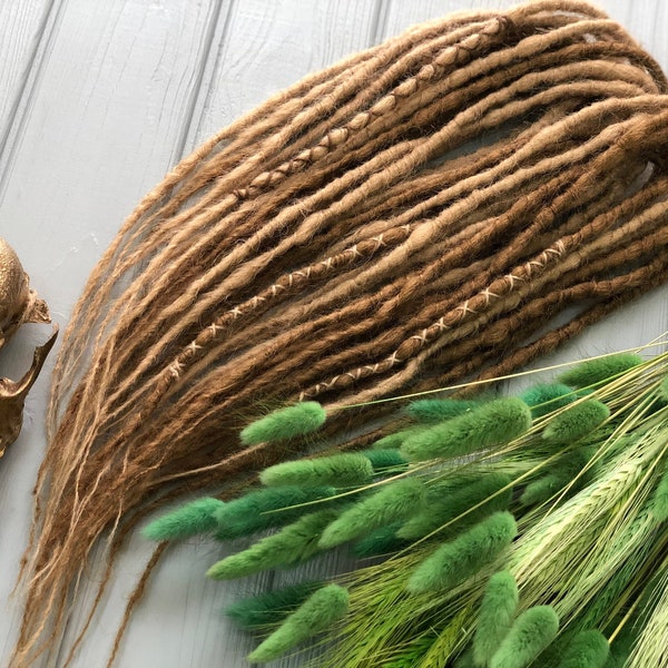 Set aus honigblonden synthetischen Doppel-Single-Ended-Dreads im natürlichen Look für handgefertigte Dreadlocks mit vollem Kopf