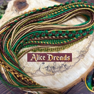 Dreads sintéticos "Druid" em cabelos castanhos, loiros e verdes. Extensões de dreadlocks com duas ou uma ponta e torções, tranças, dreads celtas.
