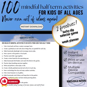 Op de afbeelding: Een digitale download voor 100 mindful activiteiten voor kinderen van alle leeftijden. De afbeelding toont een scherm met een lijst met activiteiten, een duim omhoog en de tekst "RESILIENCE REVIVE". De afbeelding toont ook een gele en gouden cirkel met de tekst "2 freebies! lucky dip selector game + week planner".