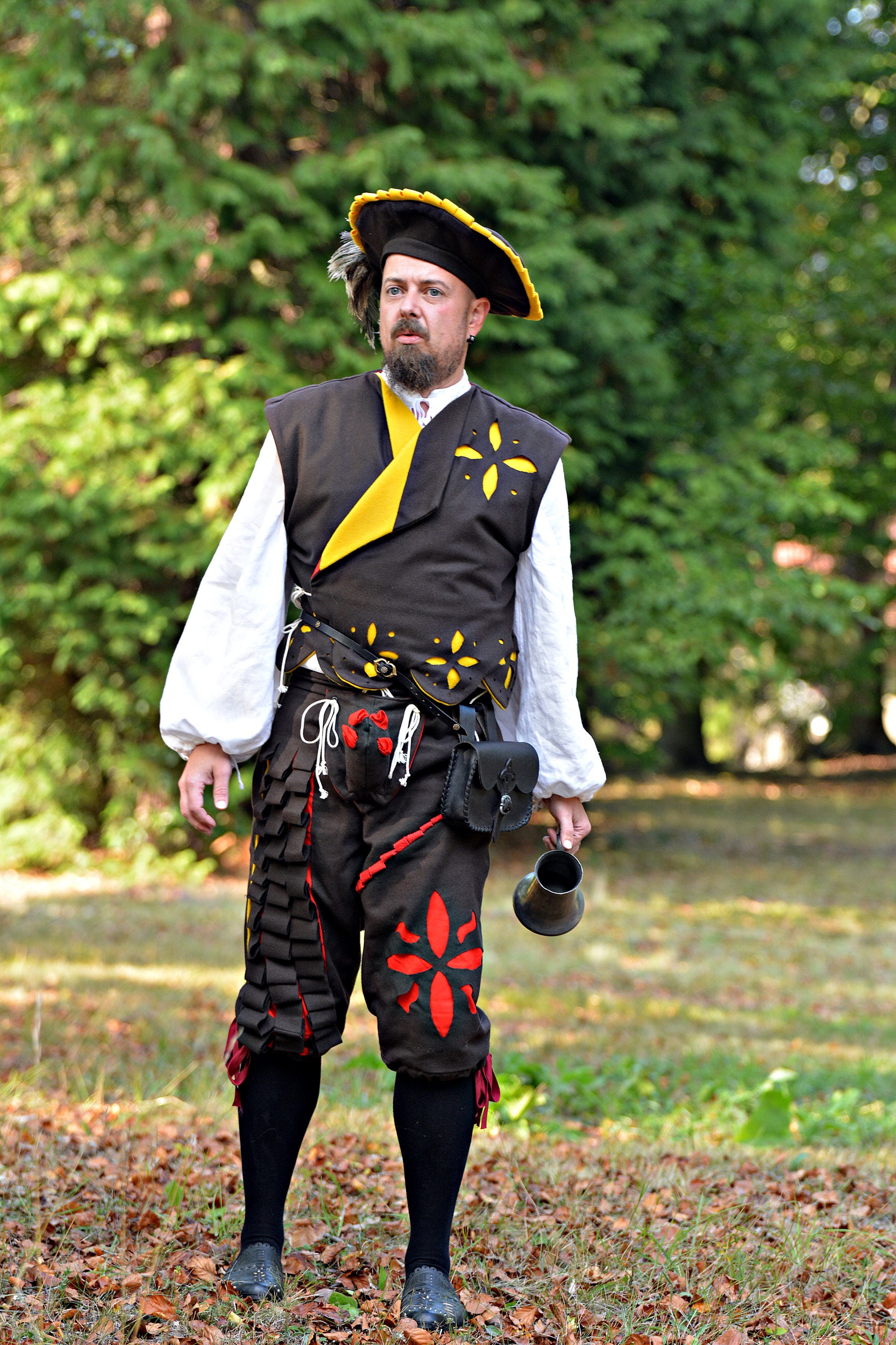 Vetement renaissance homme hotsell