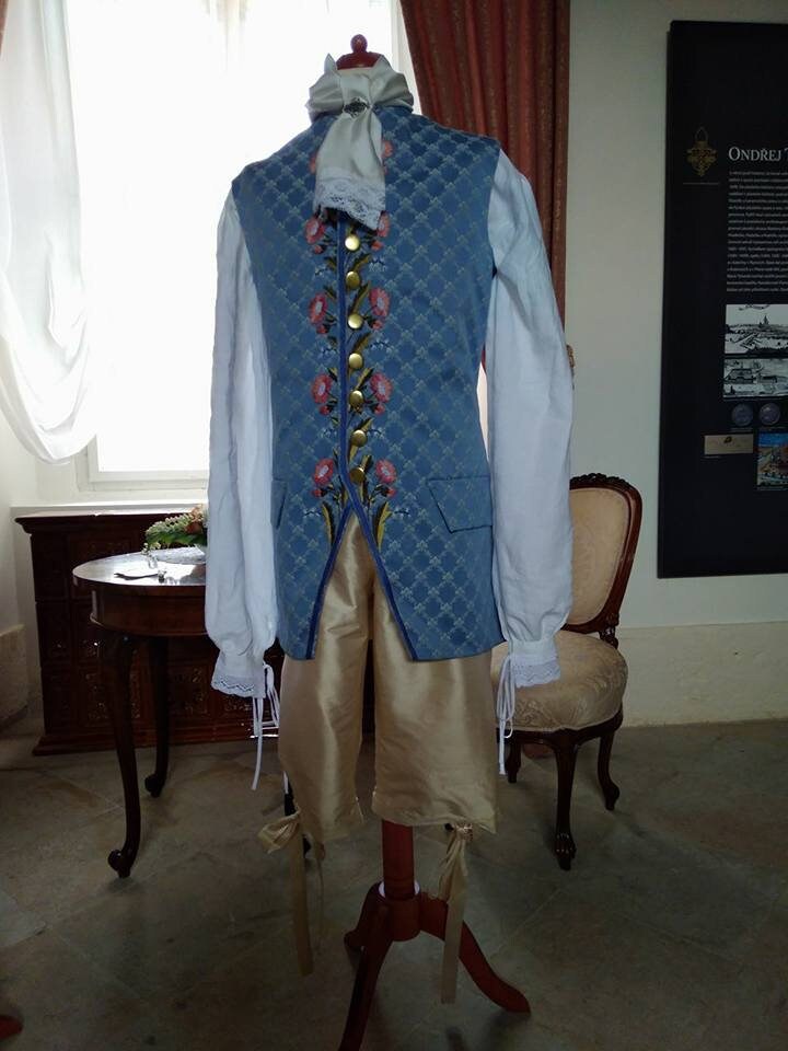 Ropa barroca hombre hotsell