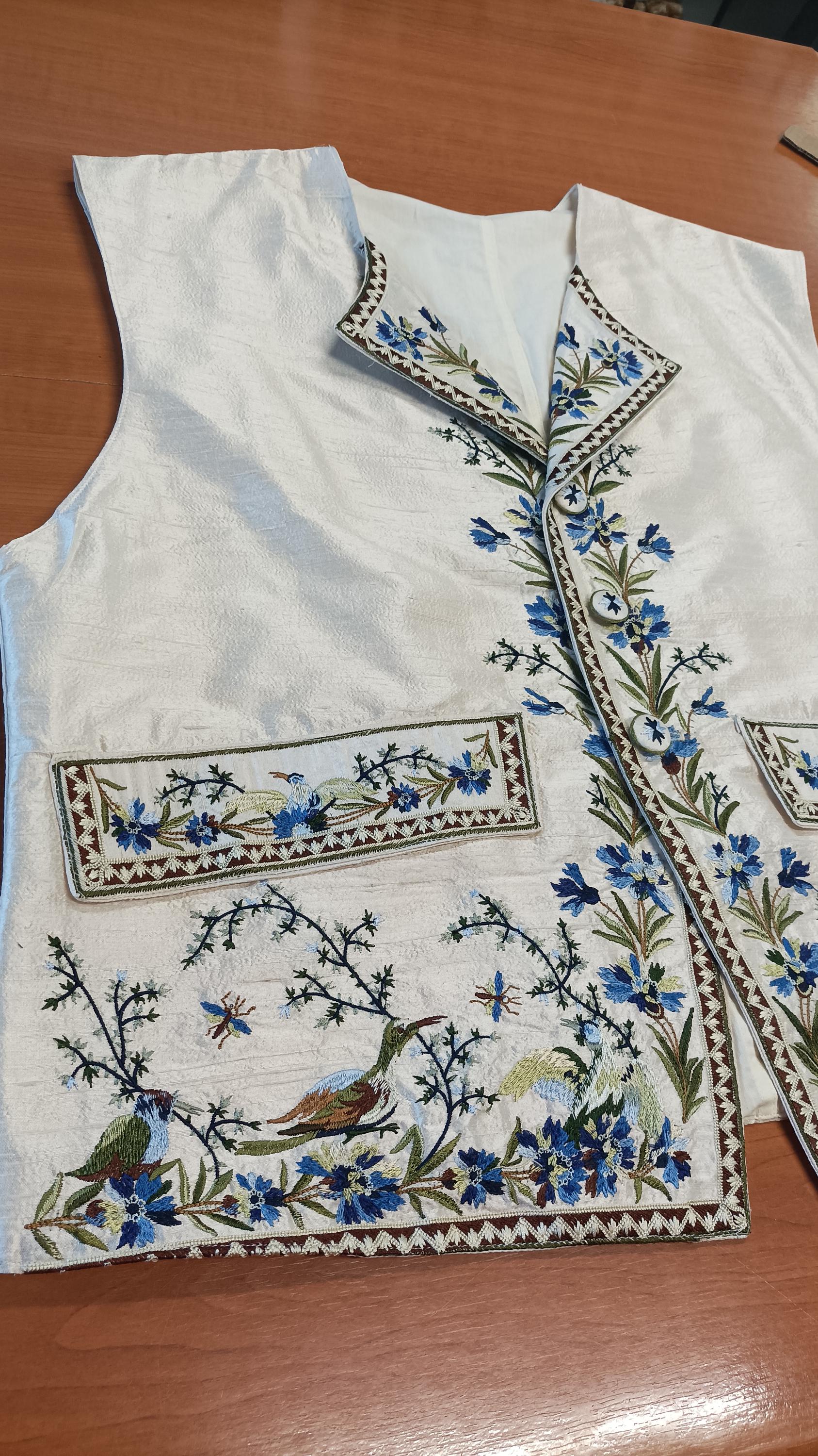 Wyeysyt Women's Vintage Embroidered Vest Boho Open Front
