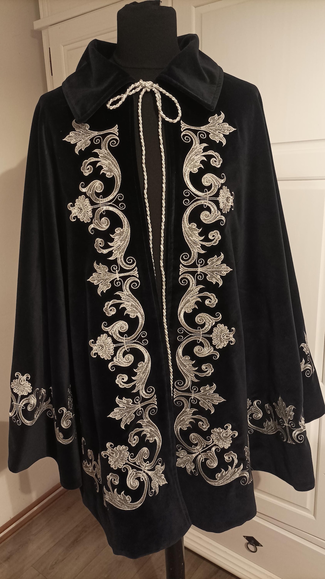 Renaissance Costume, Velvet Cloak With Embroidery, Renaissance Cloak - Etsy