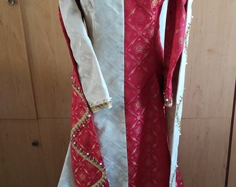 Vestido de mujer medieval, vestido medieval, trajes históricos, vestido de mujer histórica, trajes de fantasía, vestido brocado, vestido LARP