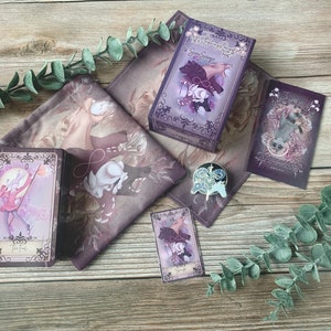 DELUXE VERSIE De Regerende RougeTarot, intuïtief, waarzeggerij deck, 78 kaart tarot, altaardoek, tarotzak, sticker, emaille pin