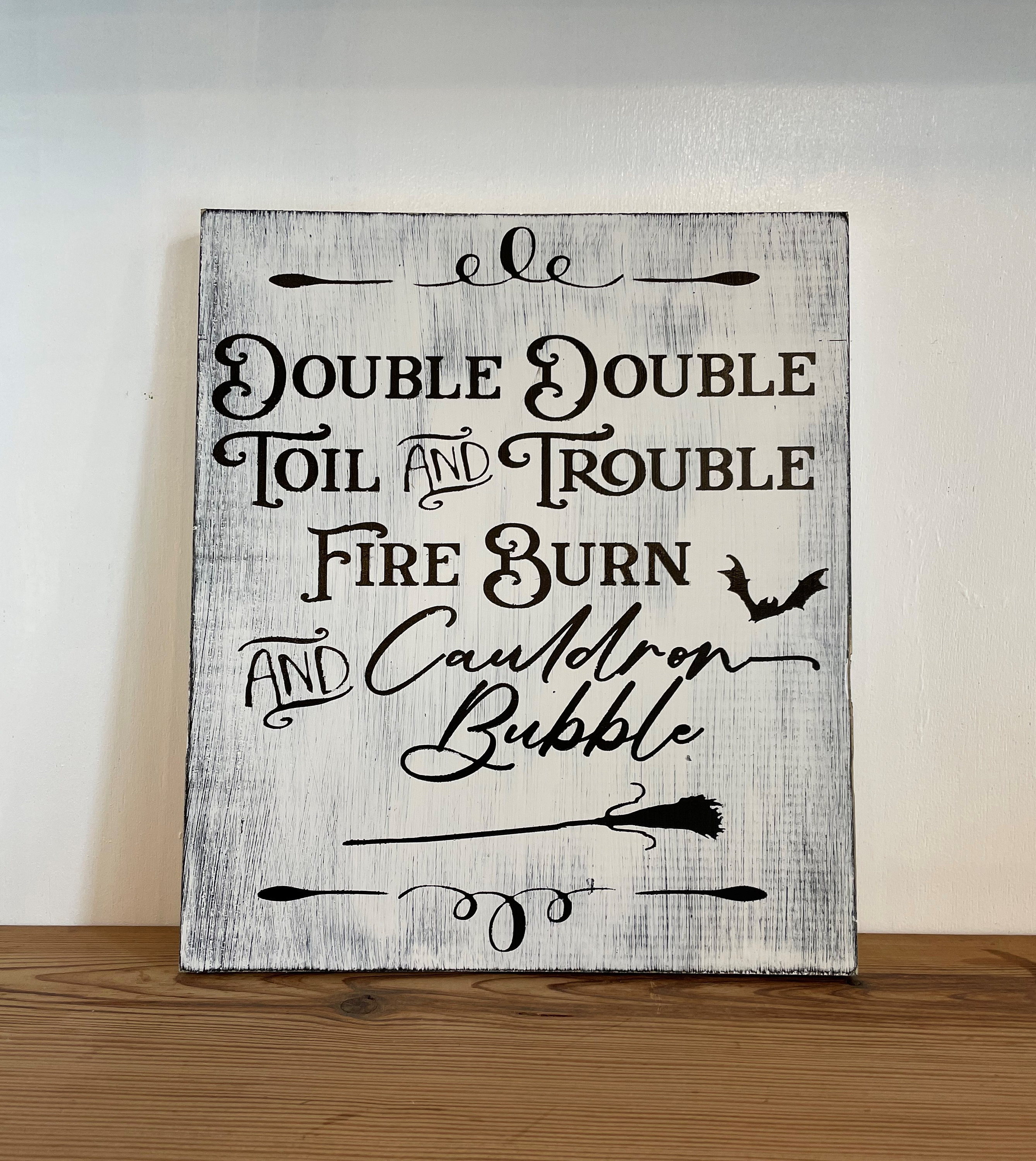 O que significa Double, double toil and trouble, fire burn, and cauldron  bubble? - Pergunta sobre a Inglês (EUA)