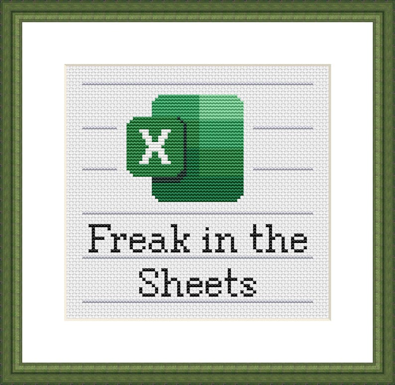 Puede incluir: Arte de punto de cruz en un marco verde. El dise&ntilde;o presenta el logotipo de Microsoft Excel en verde y blanco, encima del texto "Freak in the Sheets" en negro, sobre un fondo blanco con l&iacute;neas horizontales.