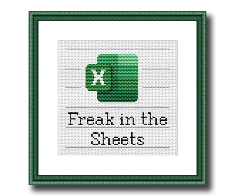 Puede incluir: Arte de punto de cruz en un marco verde. El dise&ntilde;o presenta el logotipo de Microsoft Excel en verde y blanco, encima de la frase "Freak in the Sheets" en texto negro. El fondo es una cuadr&iacute;cula gris claro.