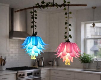 2 つの花が付いたピンクとブルーの樹脂製シャンデリア。色彩豊かで芸術的な職人技が光るユニークな作品です。