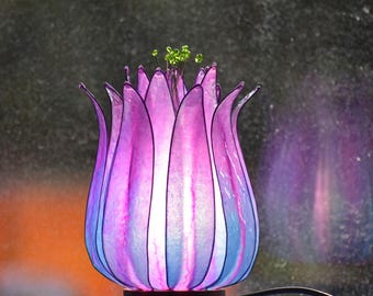 手作りの青とピンクの蓮の花の樹脂製テーブルランプ