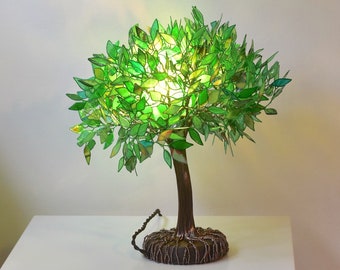 Lamp in the shape of a green tree moved by the wind, luminous bonsai in handmade resin, lighting and reproduction of nature in the home