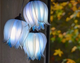 3-light pendant lamp in the shape of a flower made of resin: romantic floral atmosphere