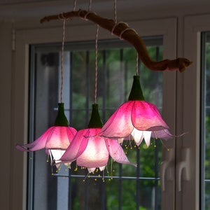 Pendant lamp with 3 sakura flowers, Japanese cherry flower chandelier handmade and painted in resin, 3 light pink flower hanging lamp