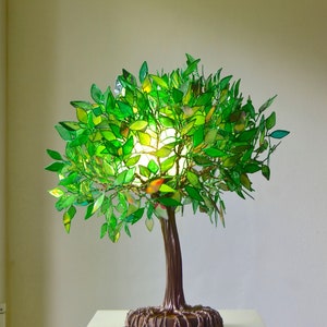Lamp in the shape of a green tree moved by the wind, luminous bonsai in handmade resin, lighting and reproduction of nature in the home image 8