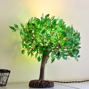 Lampada a forma di albero verde mosso dal vento, bonsai luminoso in resina fatto a mano, illuminazione e riproduzione di natura in casa immagine 2