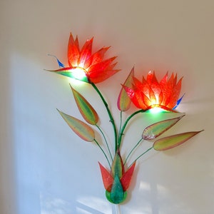 Wall lamp with 2 lights in the shape of flowers, floral lamp to hang on the wall, resin reproduction of the birds of paradise flower