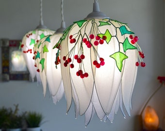 suspension lamp with 3 lights with leaves and red berries, chandelier 3 white handmade flowers, modern lighting with hanging flowers