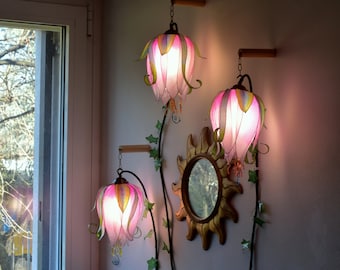 märchenhafte Wandlampe mit 3 Lichtern, auf Bestellung gefertigt, leuchtende Kletterrosenblütenknospen, romantische Beleuchtung, handbemalt