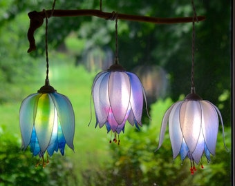 lampes suspendues 3 lumières FAITES SUR COMMANDE, lustre en forme de fleurs en résine, éclairage pour un environnement romantique, pièce enchantée