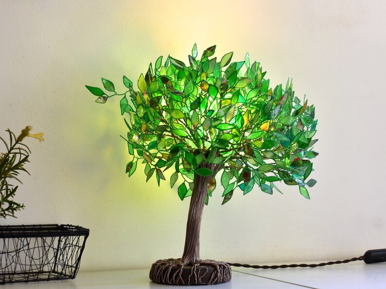 Lamp in the shape of a green tree moved by the wind, luminous bonsai in handmade resin, lighting and reproduction of nature in the home image 2