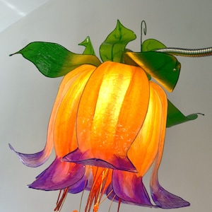 Flexible stem lamp for reading, flower-shaped fairy lamp for magic room, orange yellow purple resin lampshade light image 5