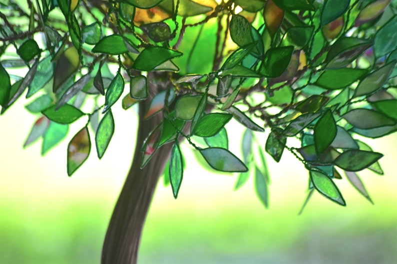 Lampada a forma di albero verde mosso dal vento, bonsai luminoso in resina fatto a mano, illuminazione e riproduzione di natura in casa immagine 3