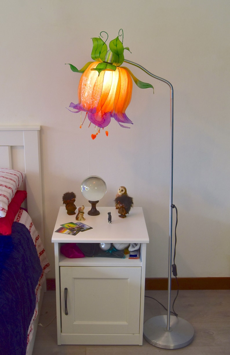 Flexible stem lamp for reading, flower-shaped fairy lamp for magic room, orange yellow purple resin lampshade light image 2