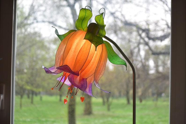 Flexible stem lamp for reading, flower-shaped fairy lamp for magic room, orange yellow purple resin lampshade light image 1