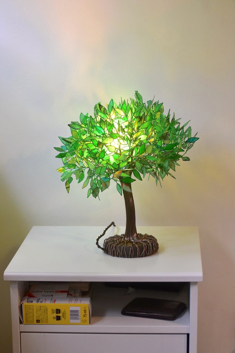Lamp in the shape of a green tree moved by the wind, luminous bonsai in handmade resin, lighting and reproduction of nature in the home image 1