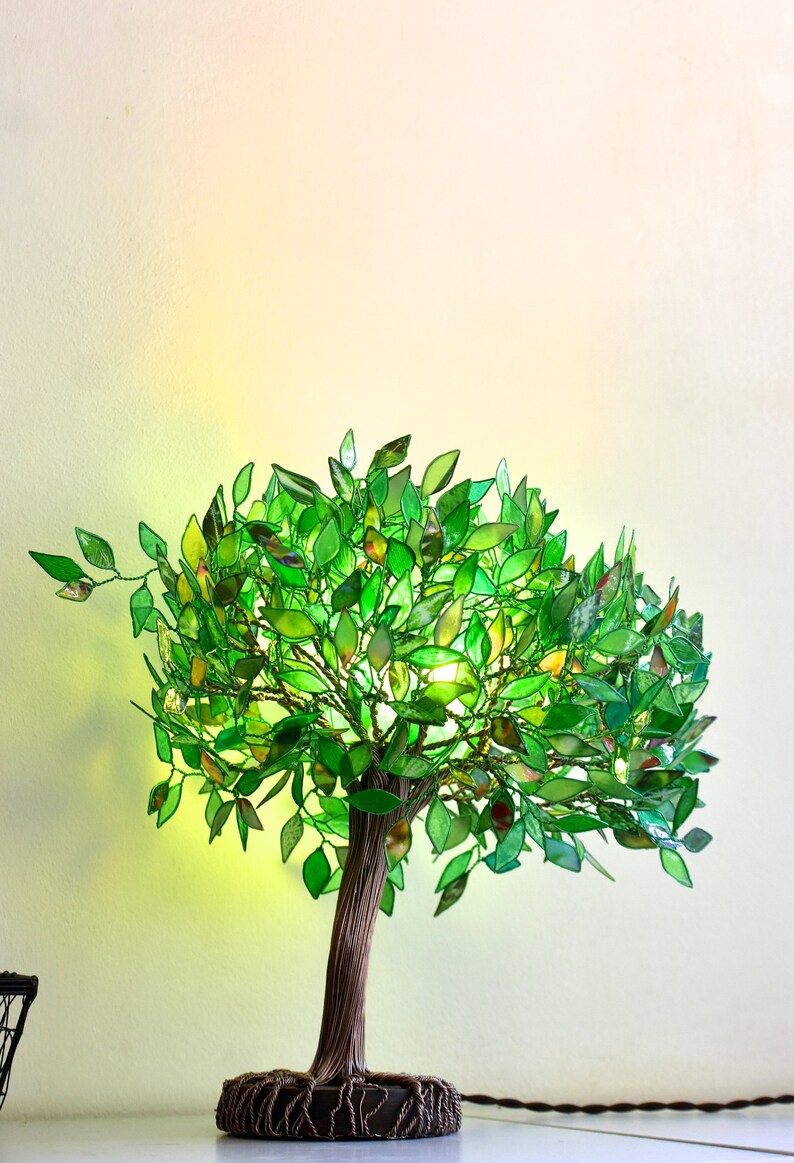 Lampada a forma di albero verde mosso dal vento, bonsai luminoso in resina fatto a mano, illuminazione e riproduzione di natura in casa immagine 4