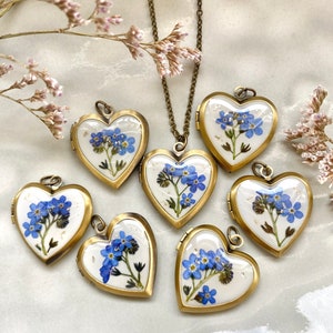 Heart photo locket with real forget me not, Blue flowers necklace, Gift for mom, Photo box, Personalized photo locket, Brass locket afbeelding 4