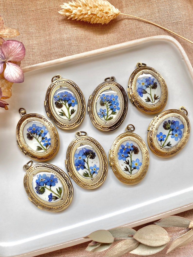 Photo locket with forget me not, Real flowers medallion, Memory present, Natural flowers jewelry Remembrance gift Nostalgic necklace Vintage image 2