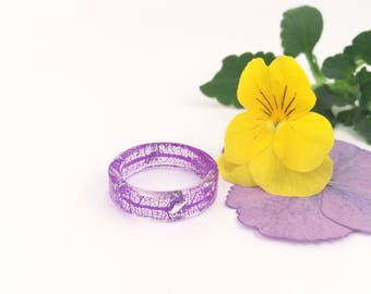 Resin ring with leaf, Leaf vein ring, Silver flakes band, Botanical ring, Transparent ring, Gift for girlfriend, Christmas gift for her