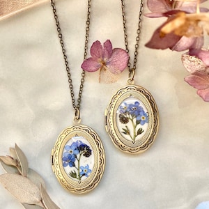 Photo locket with forget me not, Real flowers medallion, Memory present, Natural flowers jewelry Remembrance gift Nostalgic necklace Vintage zdjęcie 4