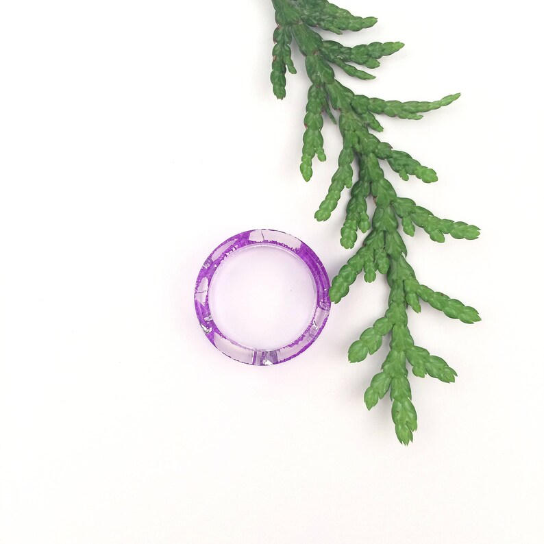 Resin ring with leaf, Leaf vein ring, Silver flakes band, Botanical ring, Transparent ring, Gift for girlfriend, Christmas gift for her image 4