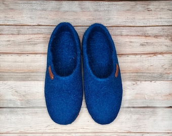 Felt Home Slippers for Men, Blue Embroidered Ukrainian House  display picture 1
