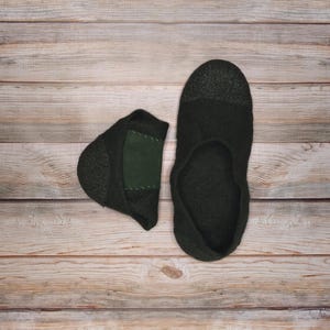 Travel wool shoes green felted compact slippers natural soft shoes warm house slippers organic winter home shoes