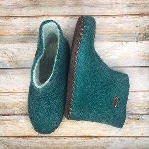 Green Christmas Slippers Men Wool Slippers Felted Winter Slippers Eco Home Shoes Warm Organic Slippers With Sole