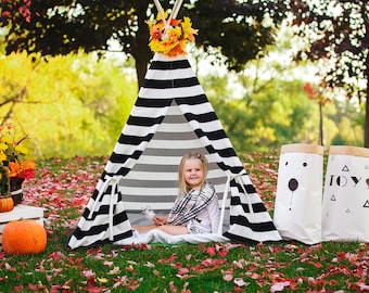 Kids teepee tent Black and White Stripes Playhouse Play tent Photo prop Indoor teepee boy girl gift Large teepee Canvas Children's tipi