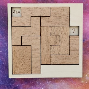 A puzzle a day wooden calendar - Mini