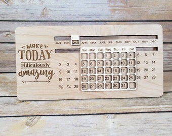 Perpetual wooden desk calendar - Inspirational quotes.